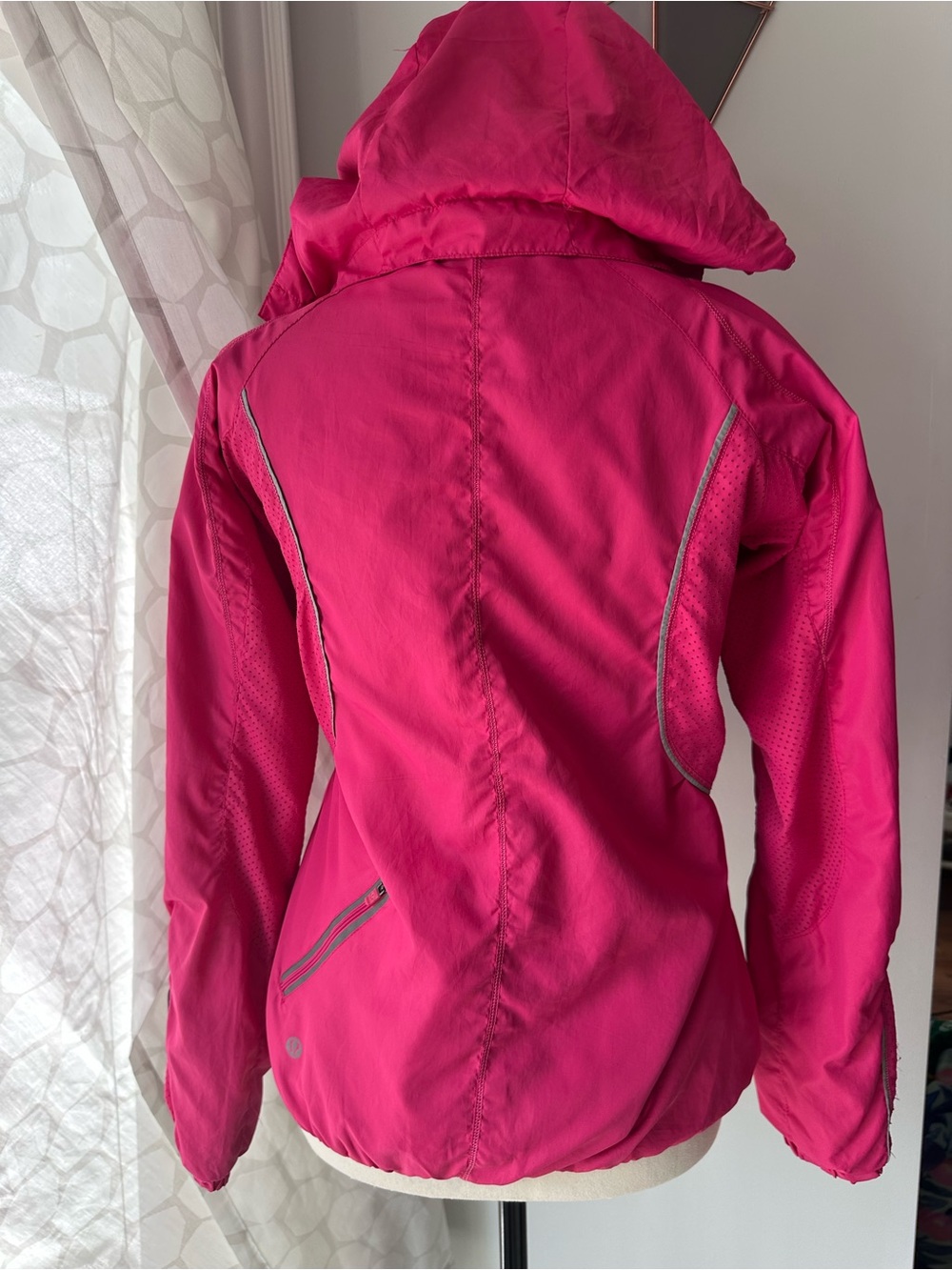 Lululemon Run Inspire Jacket Senorita Pink Full Zip Long Sleeve Hiking Hood sz 4 - Picture 6 of 16